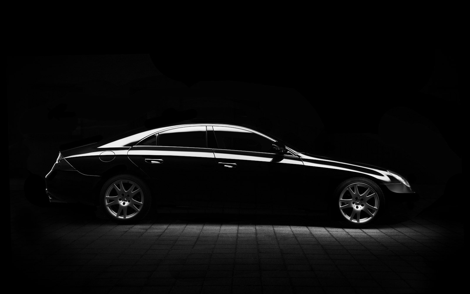 chauffeur driven luxury sedan in Dubai